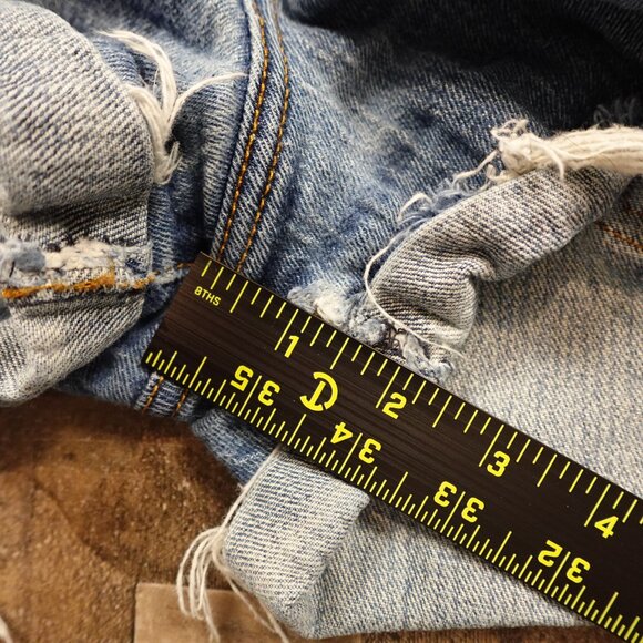 Levi’s 501 Denim Shorts Women’s 28 Light Wash Cutoff Vintage White Oak Cone - Picture 4 of 11